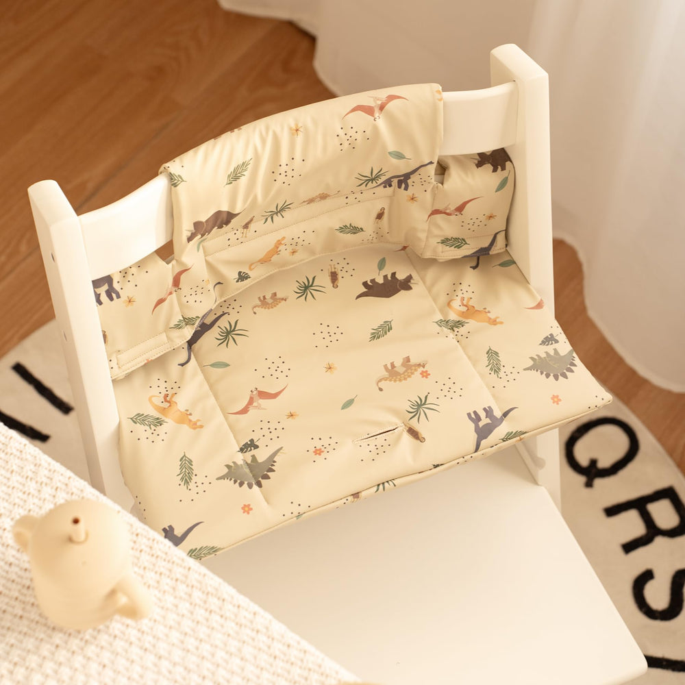 HALAA VAUVA colorful animal motifs brighten mealtime while protecting the chair.