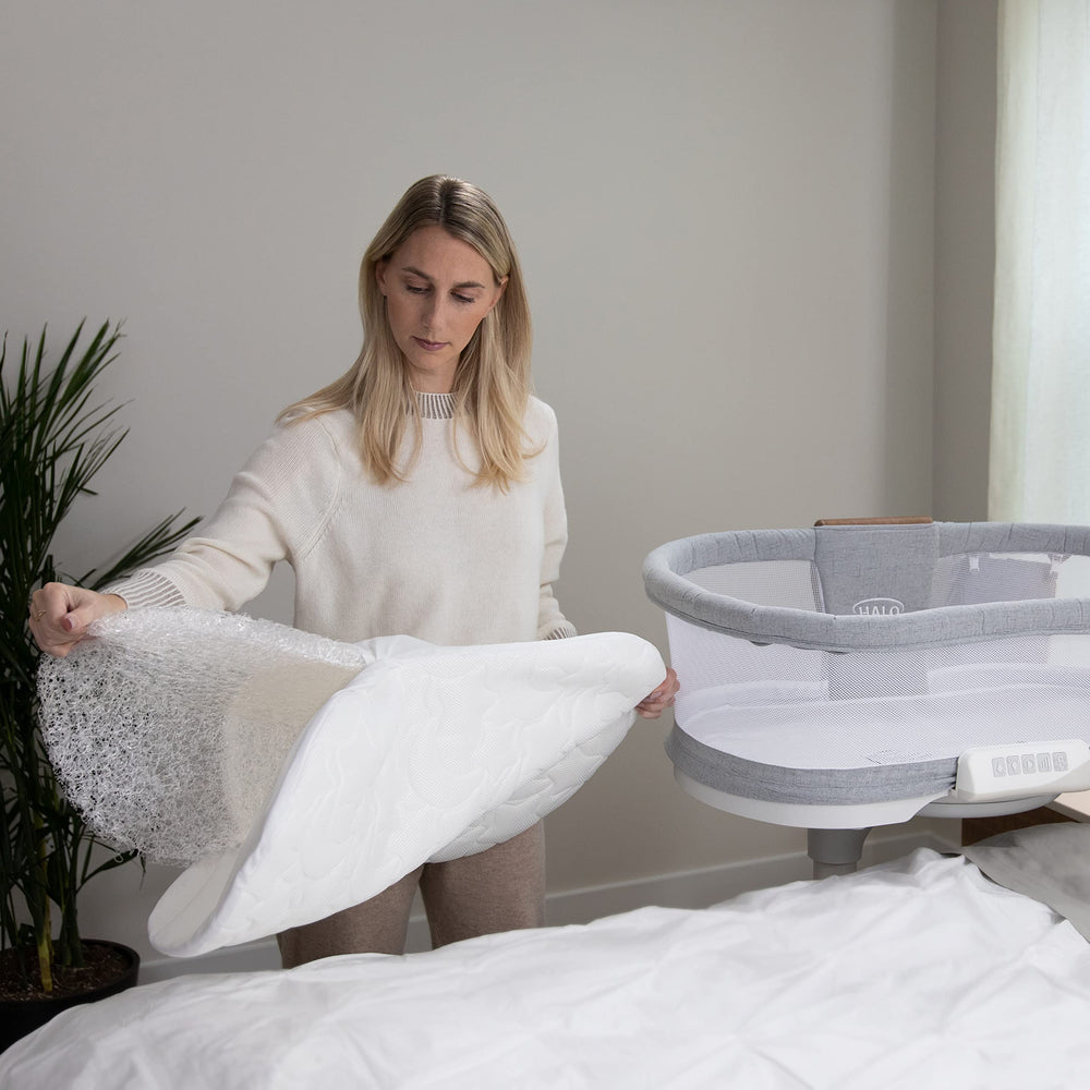 HALO DreamWeave BassiNest fits Halo BassiNest sleepers snugly