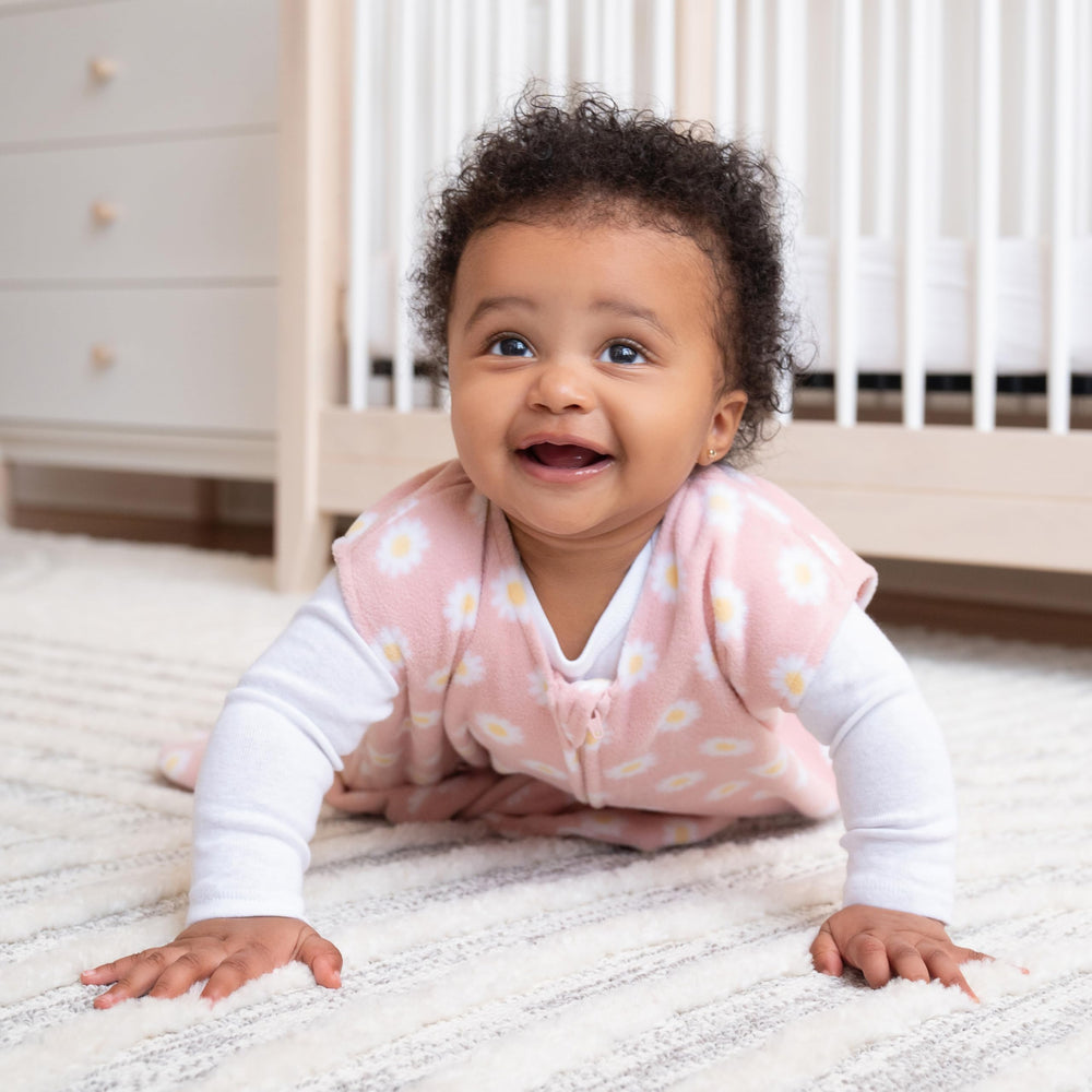 HALO Sleepsack Daisy sleeveless design promotes safer sleep by reducing overheating.