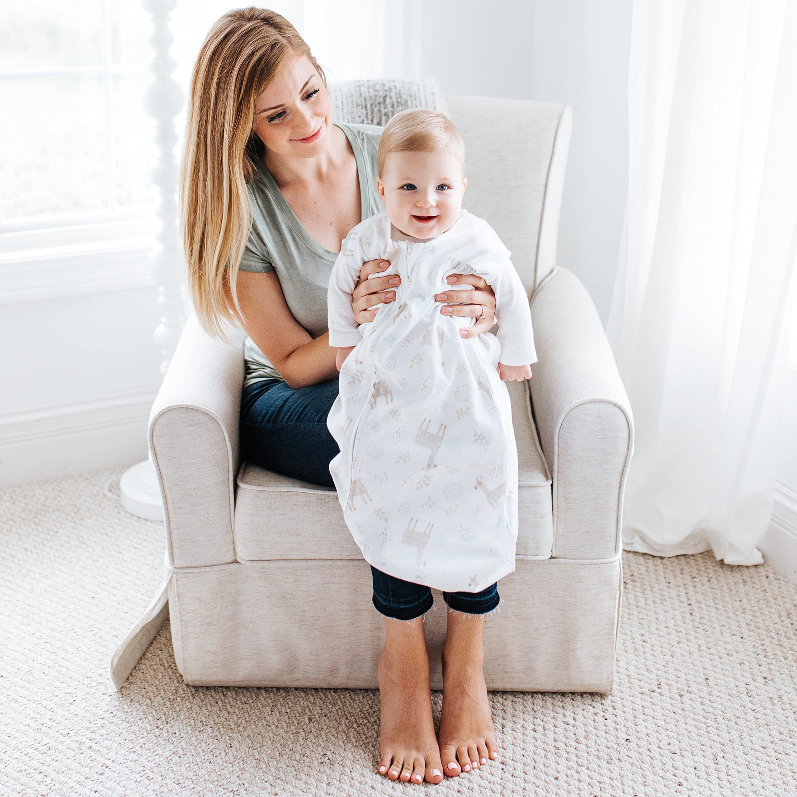 Hip-healthy HALO SleepSack design supports natural hip positioning.