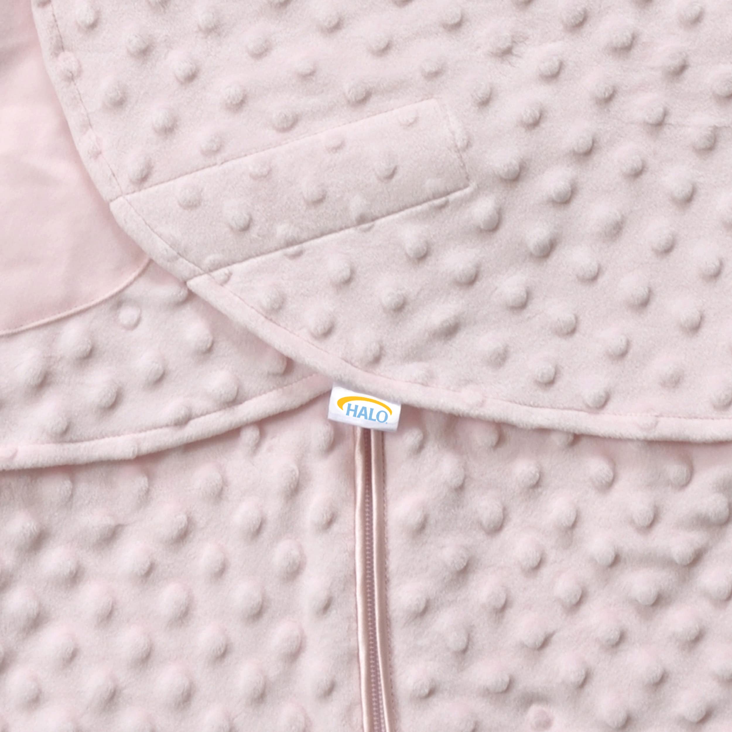 HALO Sleepsack Swaddle bottom zipper for easy diaper changes while staying swaddled.