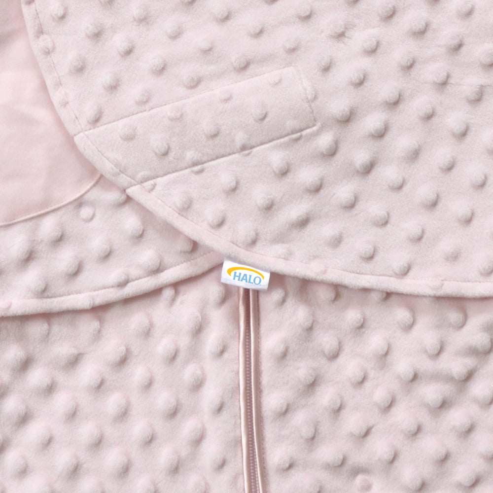 HALO Sleepsack Swaddle bottom zipper for easy diaper changes while staying swaddled.