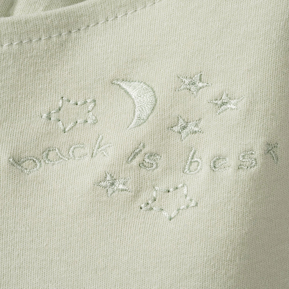 HALO Sleepsack Swaddle sleeveless neck opening shows coolness and snug fit.