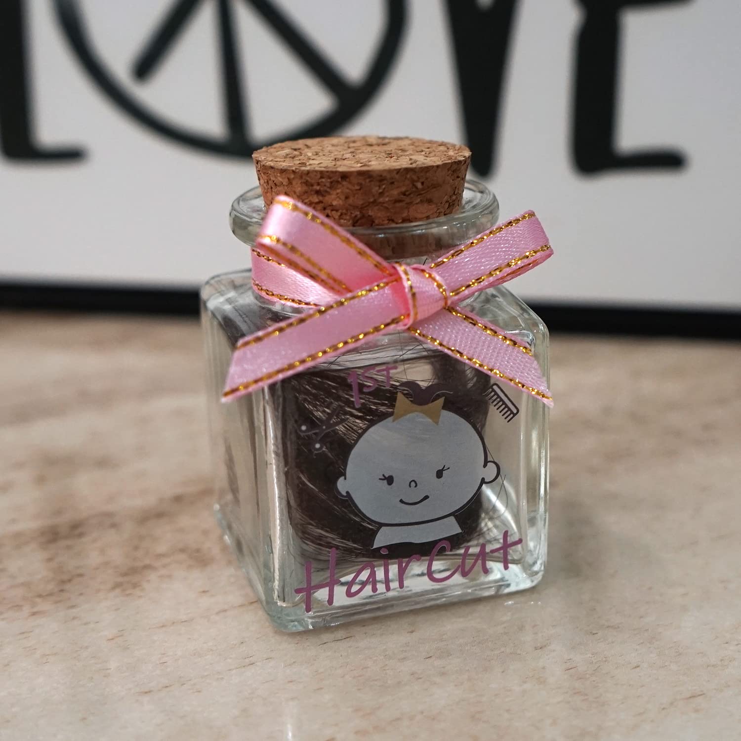 HAMUIERS baby shower gift idea on display in a nursery
