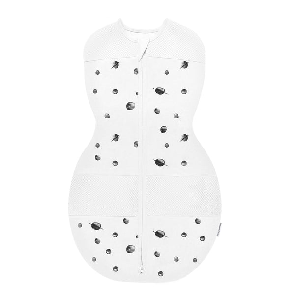 Happiest Baby Sleepea 5-Second Swaddle close-up shows soft organic cotton and secure fit for peaceful sleep.