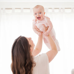 Happiest Baby Sleepea inner flaps close-up, snug embrace supports calm sleep.