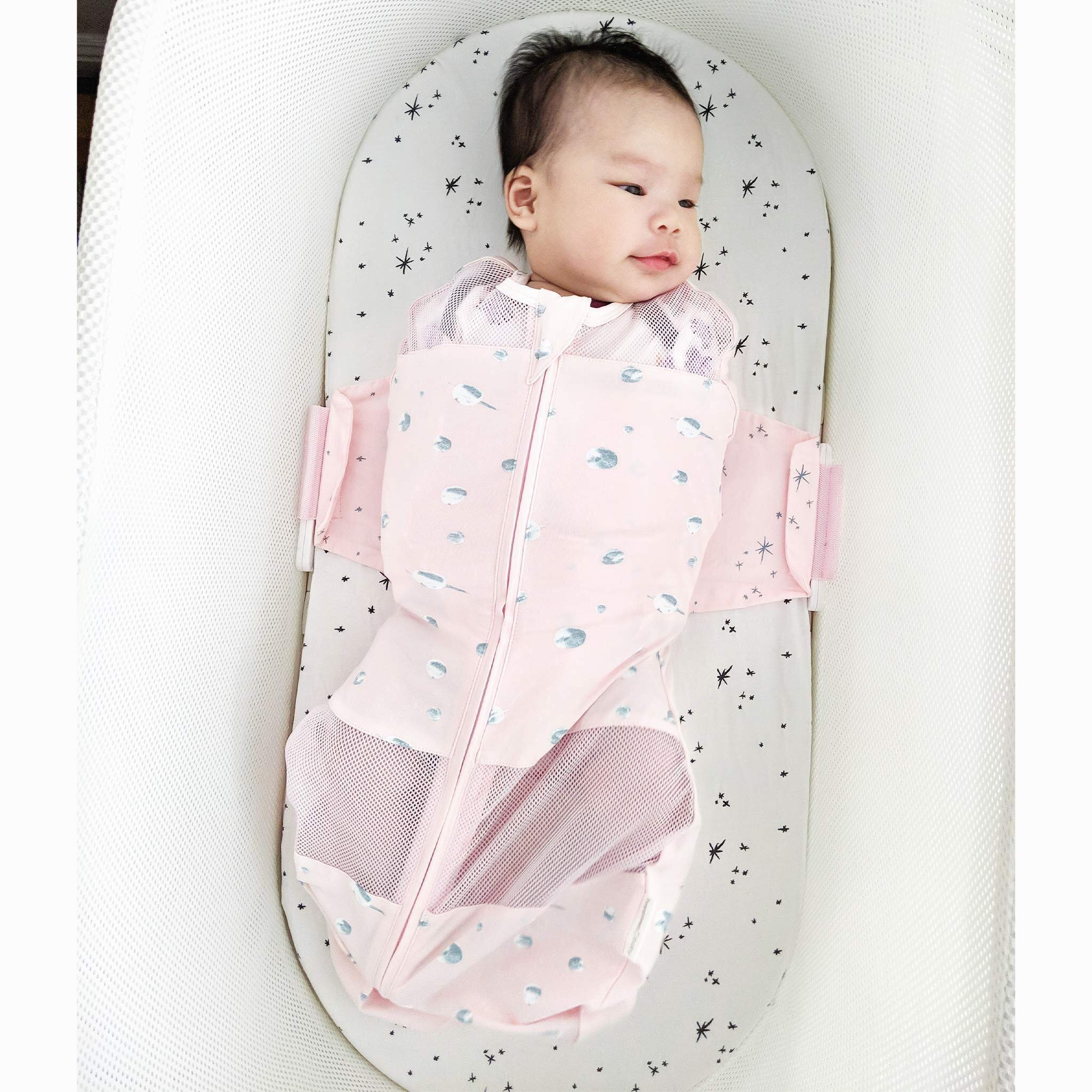 Happiest Baby SNOO Sleep Sack two-way zipper in action for easy night changes.