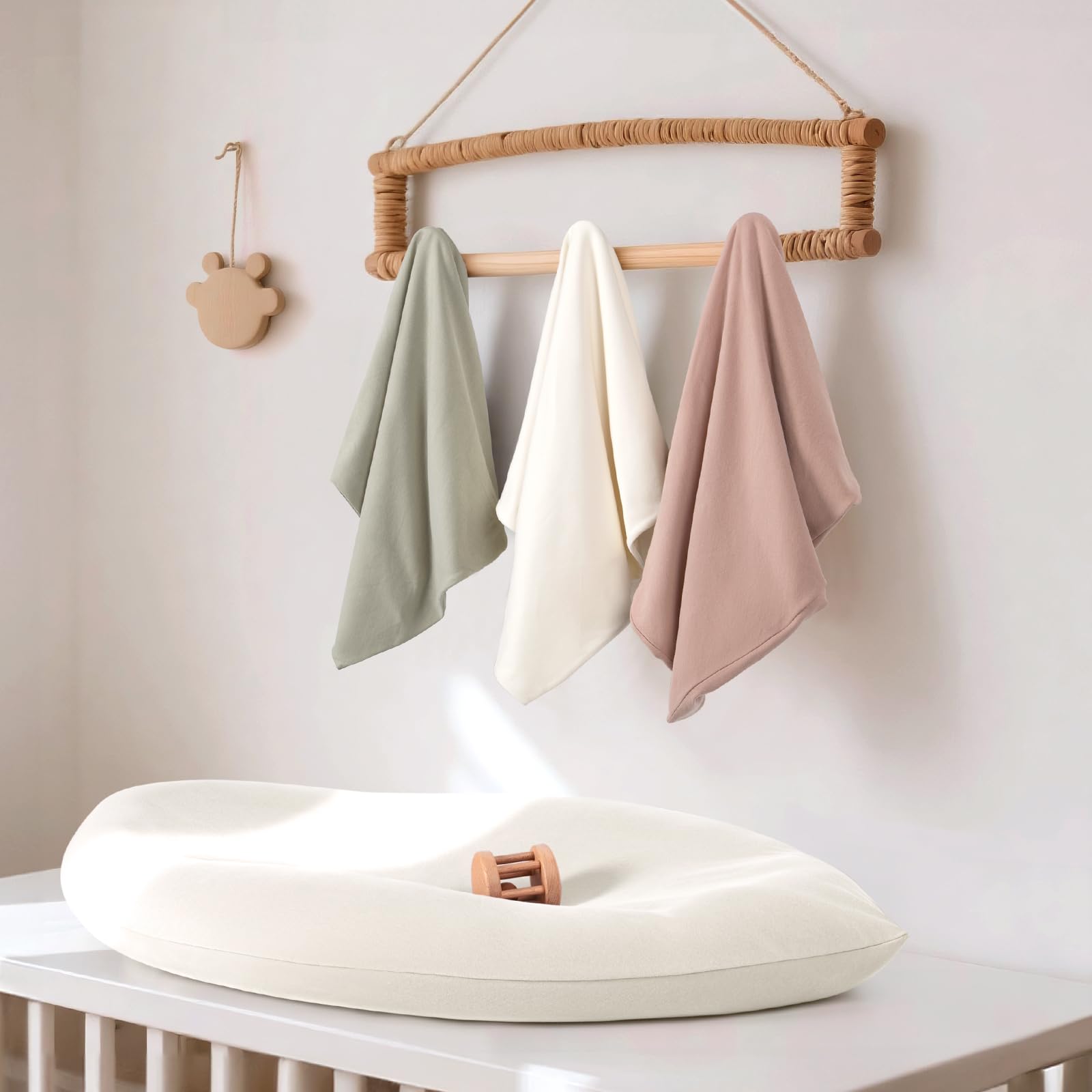 Happle Sunny lounger cover demonstrates a secure, fitted look for active babies.