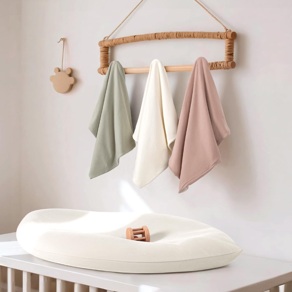 Happle Sunny lounger cover demonstrates a secure, fitted look for active babies.