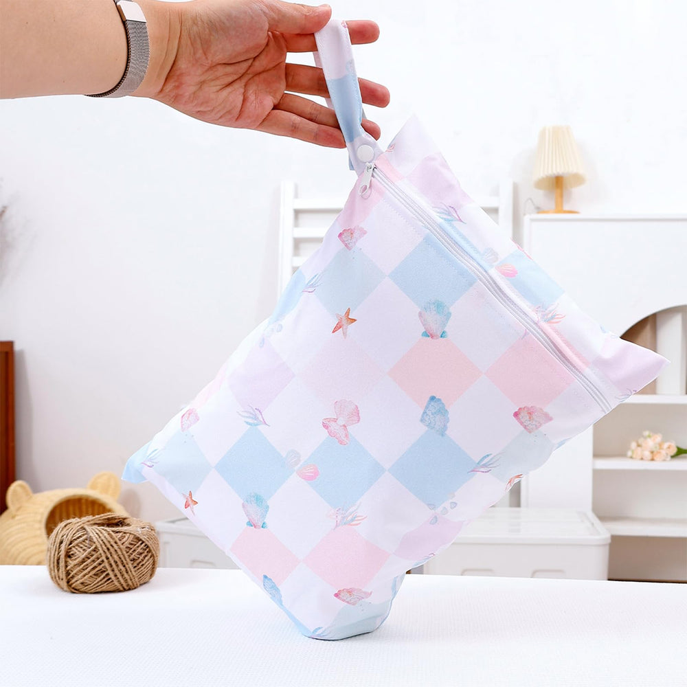 Happy Flute reusable wash-and-go wet bag for everyday reuse.