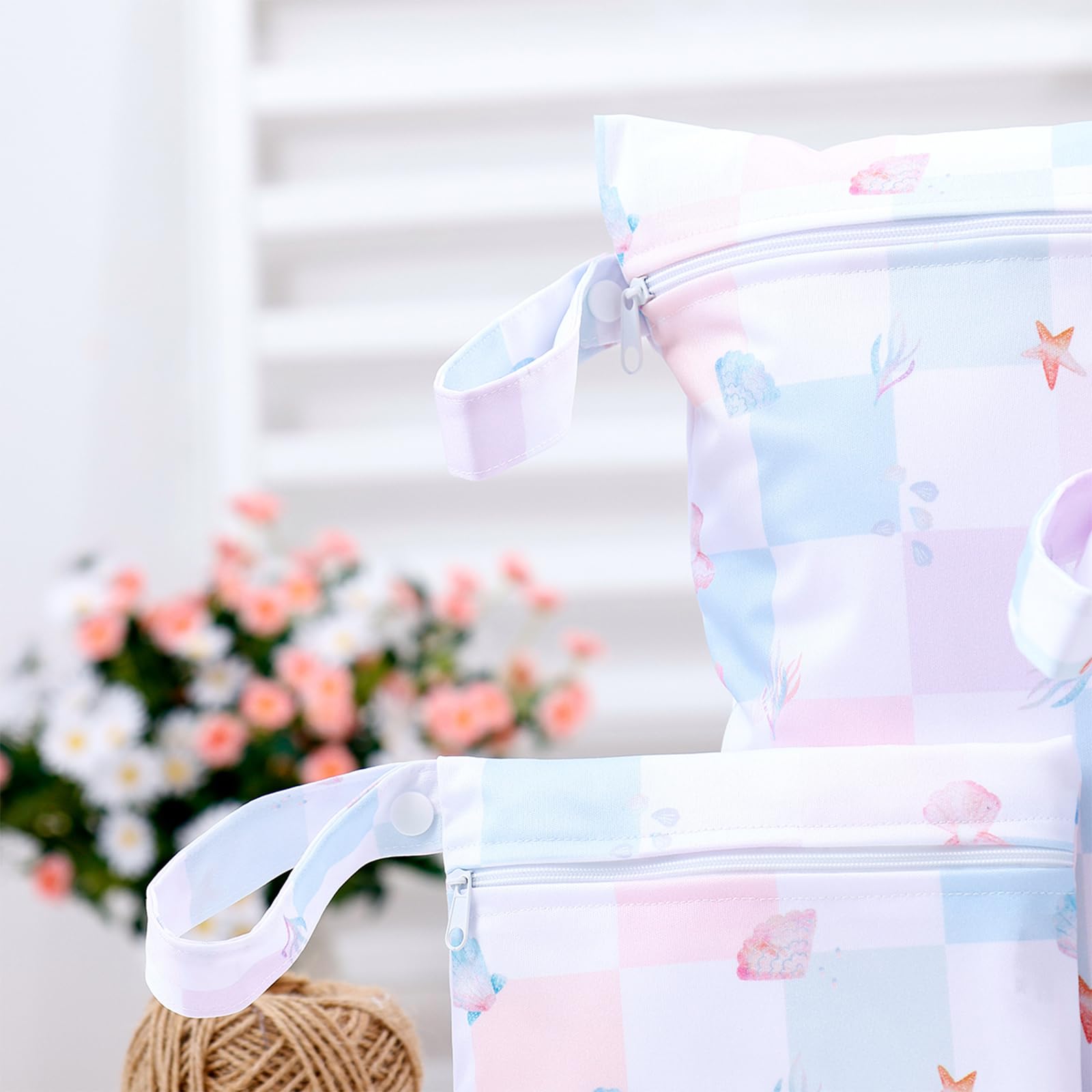 Happy Flute stroller hanger compatible bag for quick organization on the go.