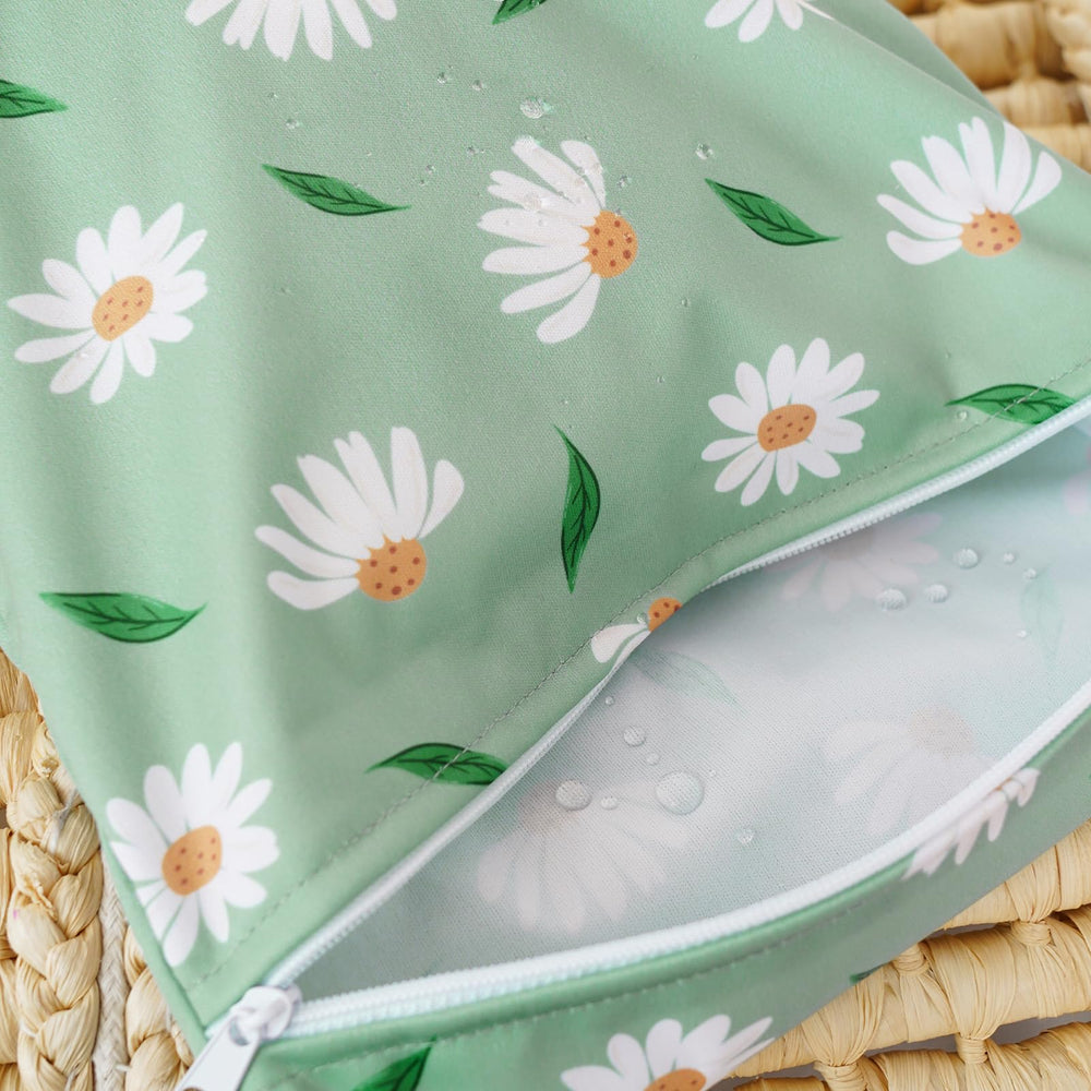 Happy Flute wet bag helps separate dirty clothes from clean items on the go.