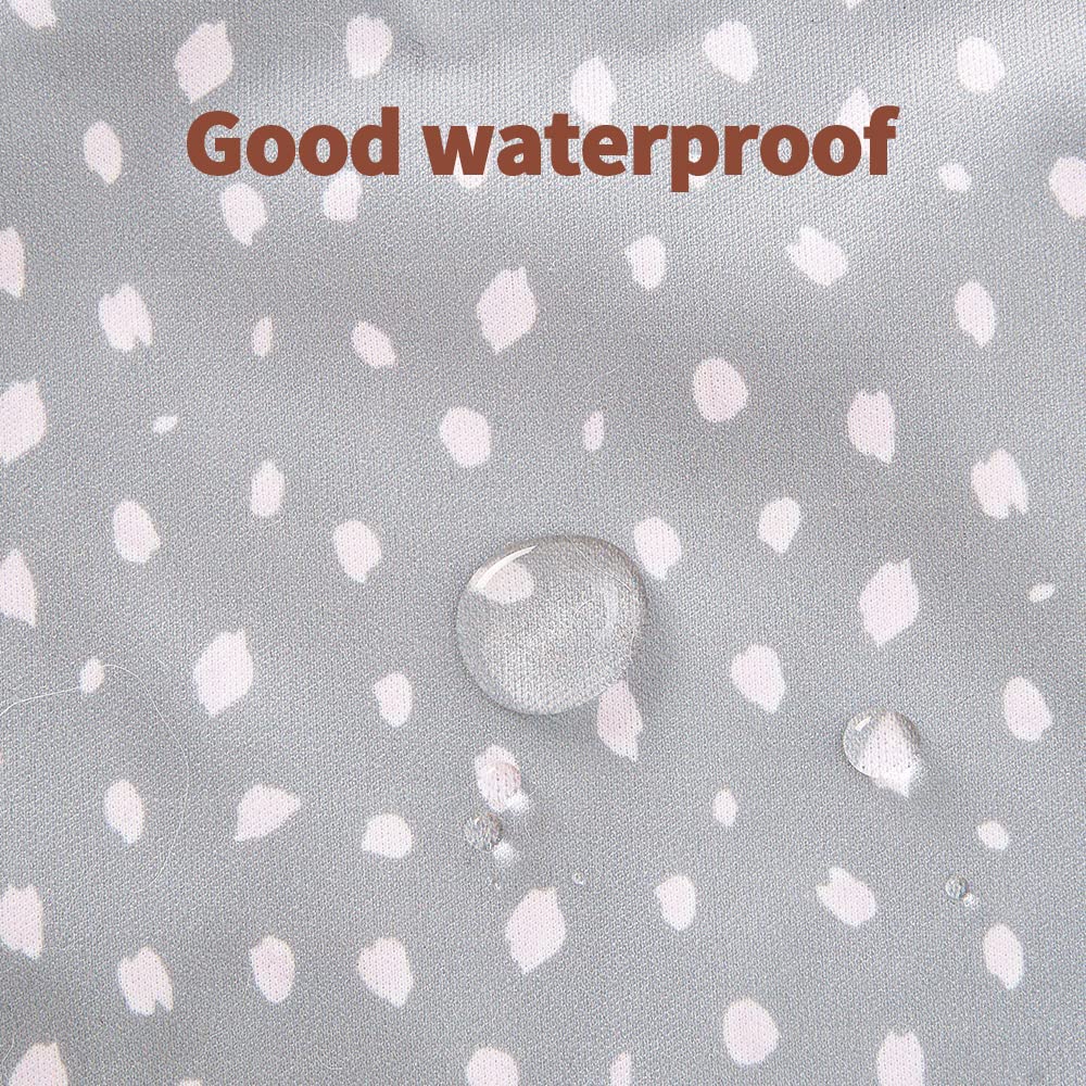 Happy Flute wet bag features a lightweight design for easy carrying.