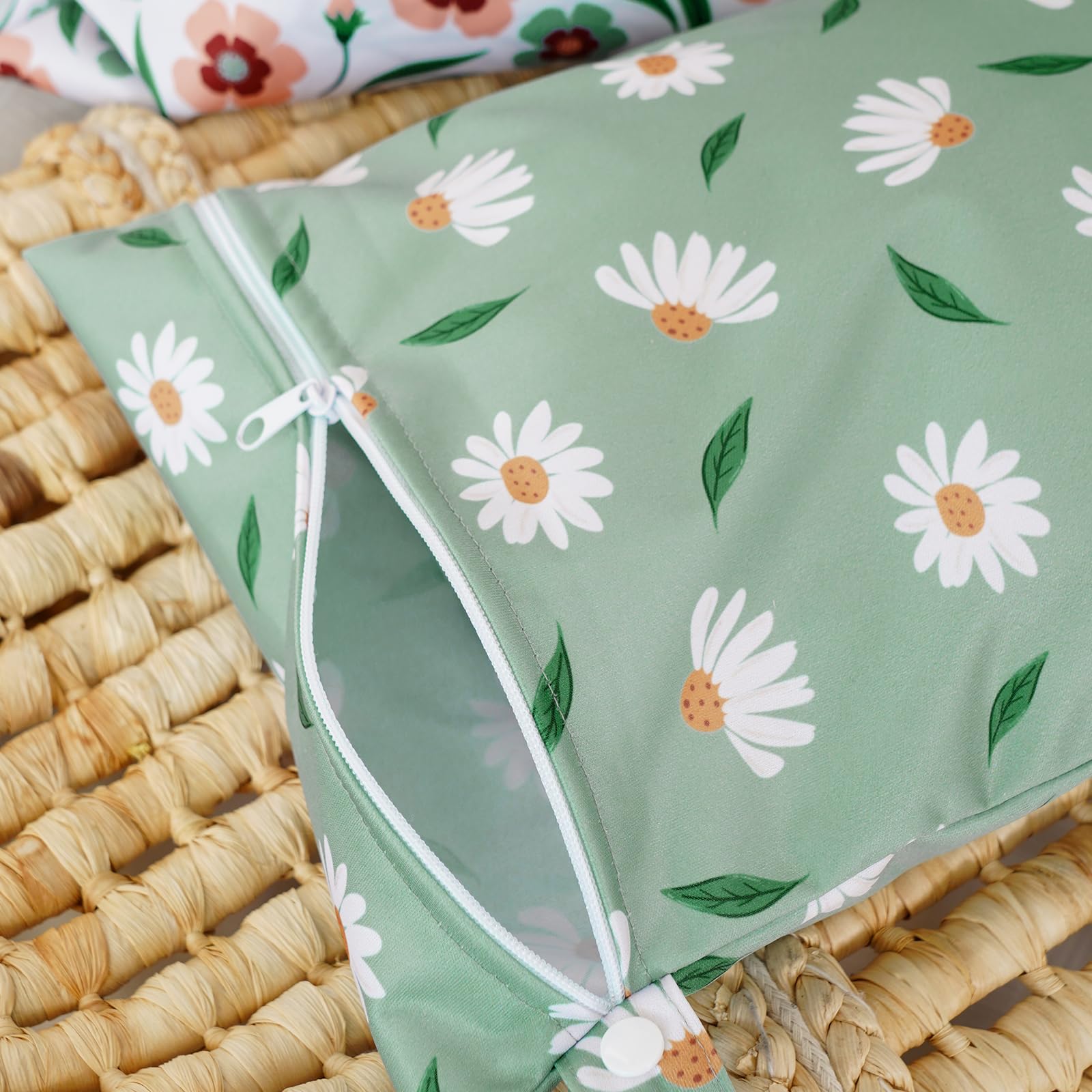 Happy Flute wet bag is machine washable for easy maintenance.