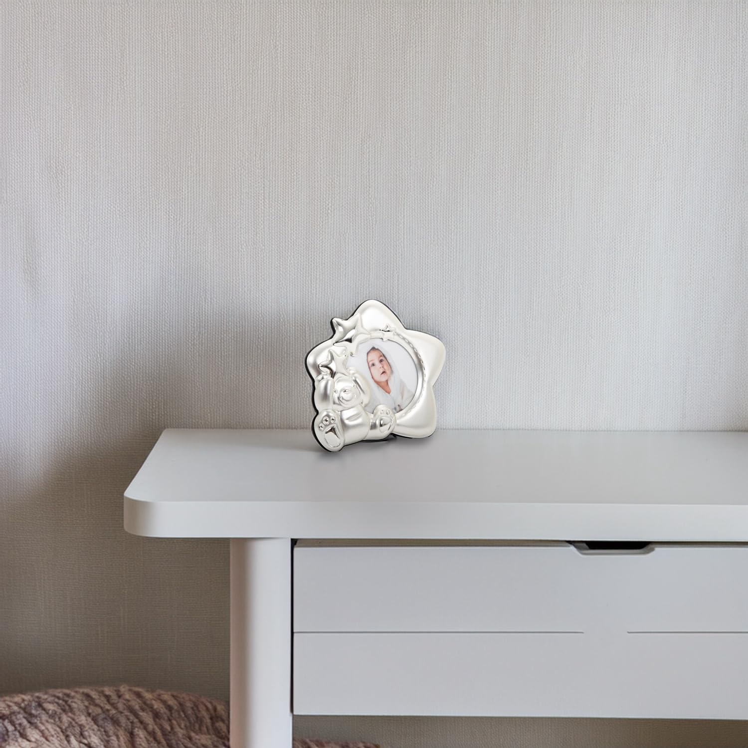 Happy Homewares holds a 3.5 by 3.5 inch photo securely in a star frame.
