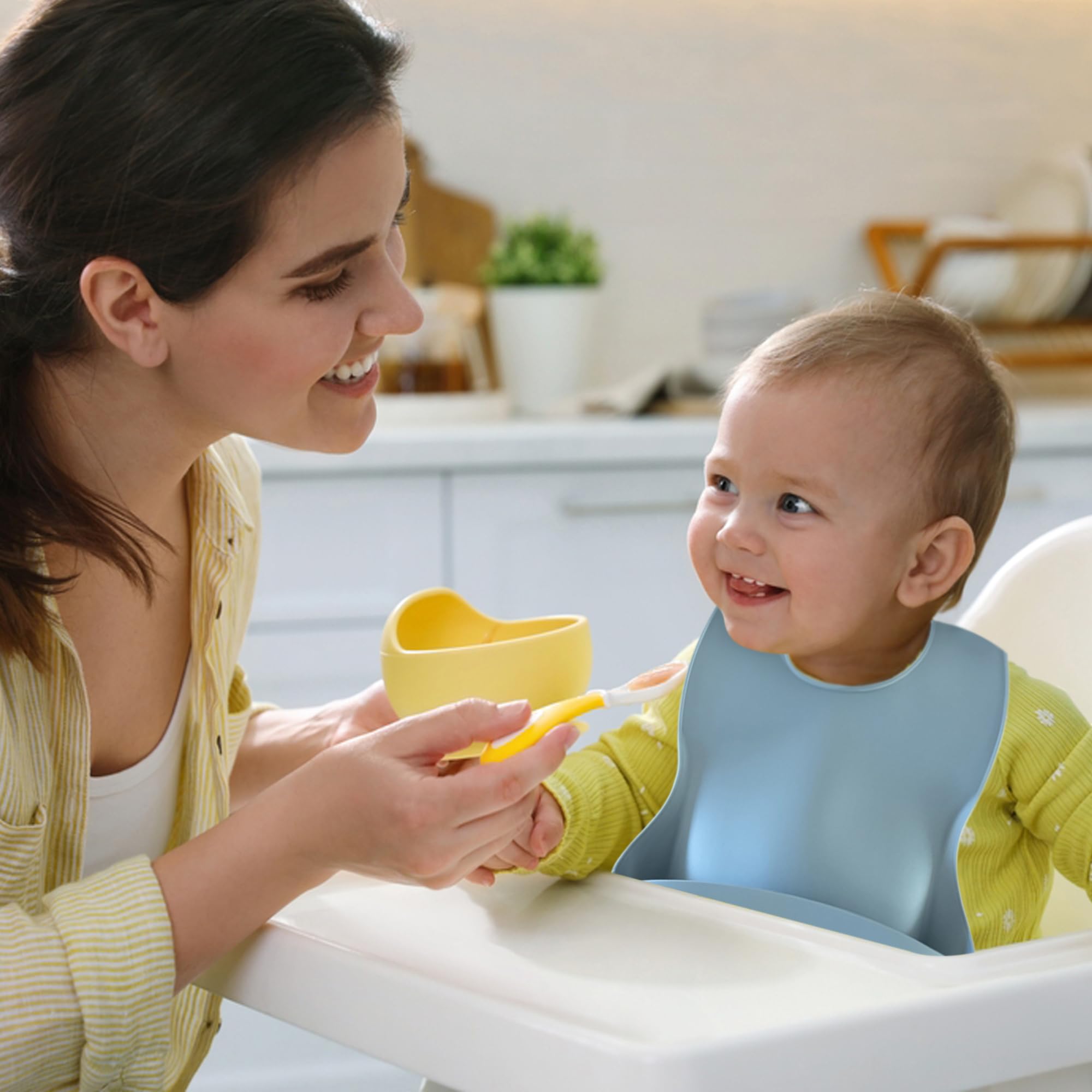 Happy Snails bib with wide crumb catcher protects clothes during feeding.