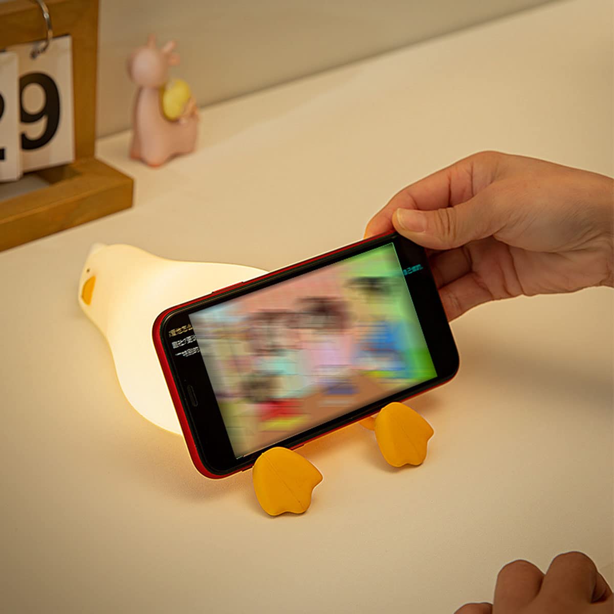 HAPPYBAG LED duck night light silicone material is soft and kid-friendly.