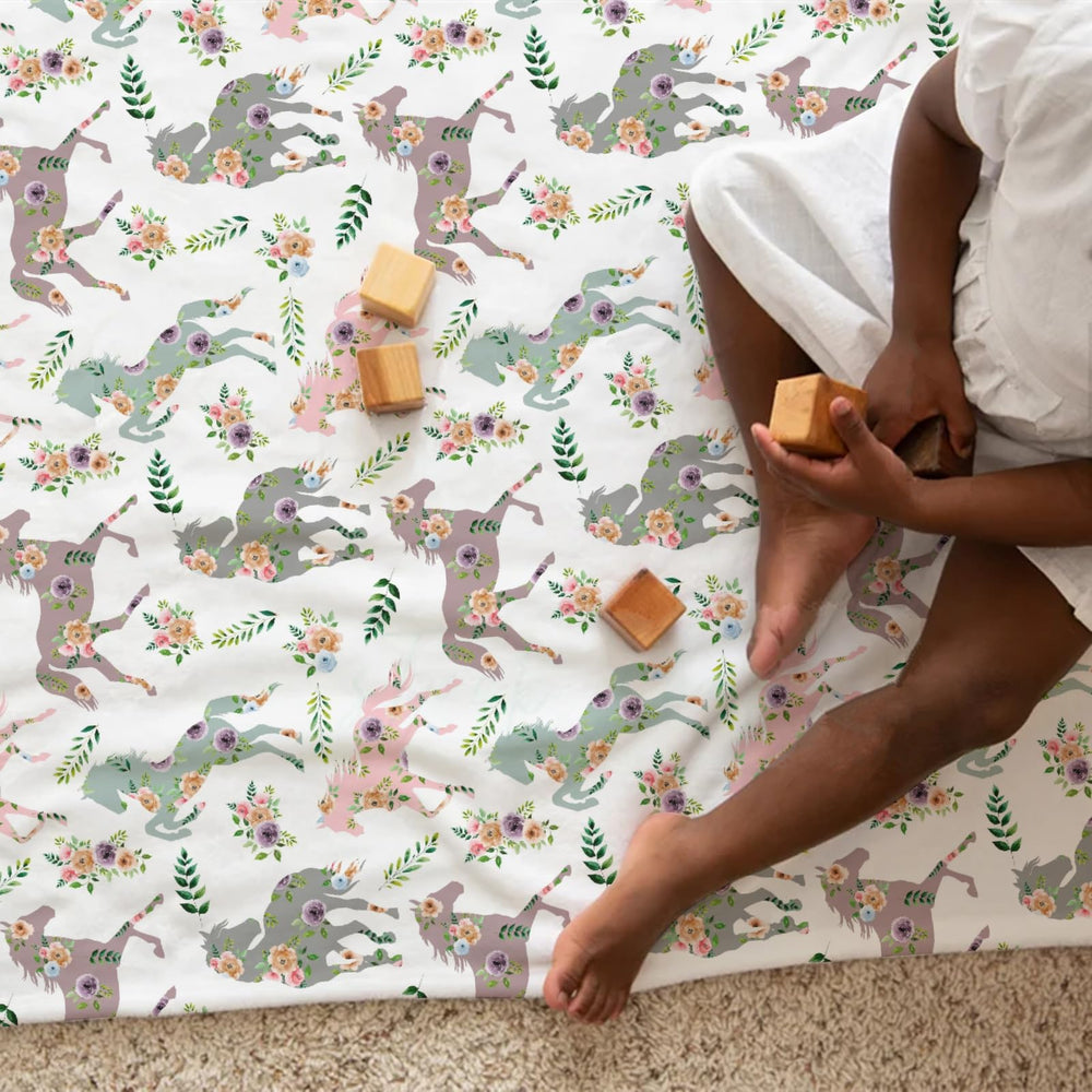 HawSkgFub soft-flannel fabric blanket offers breathable warmth across seasons.