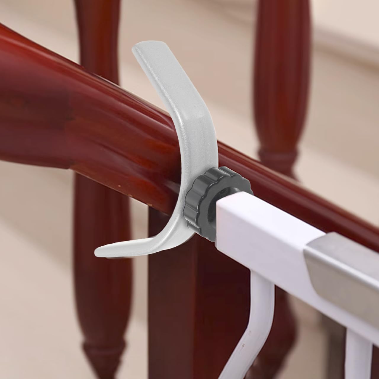 Healifty silicone leg pads protect walls and banisters during gate setup.