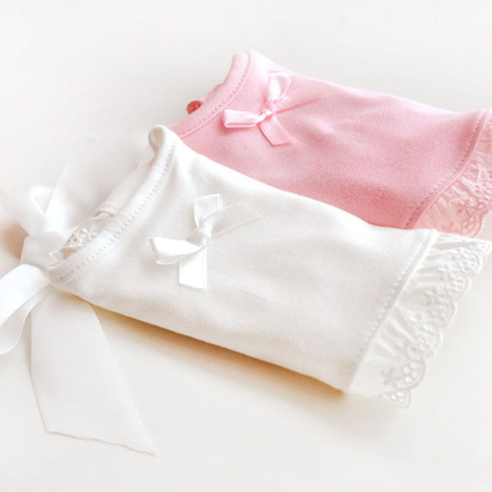 Healifty travel-friendly bib helps mess-free meals on the go.