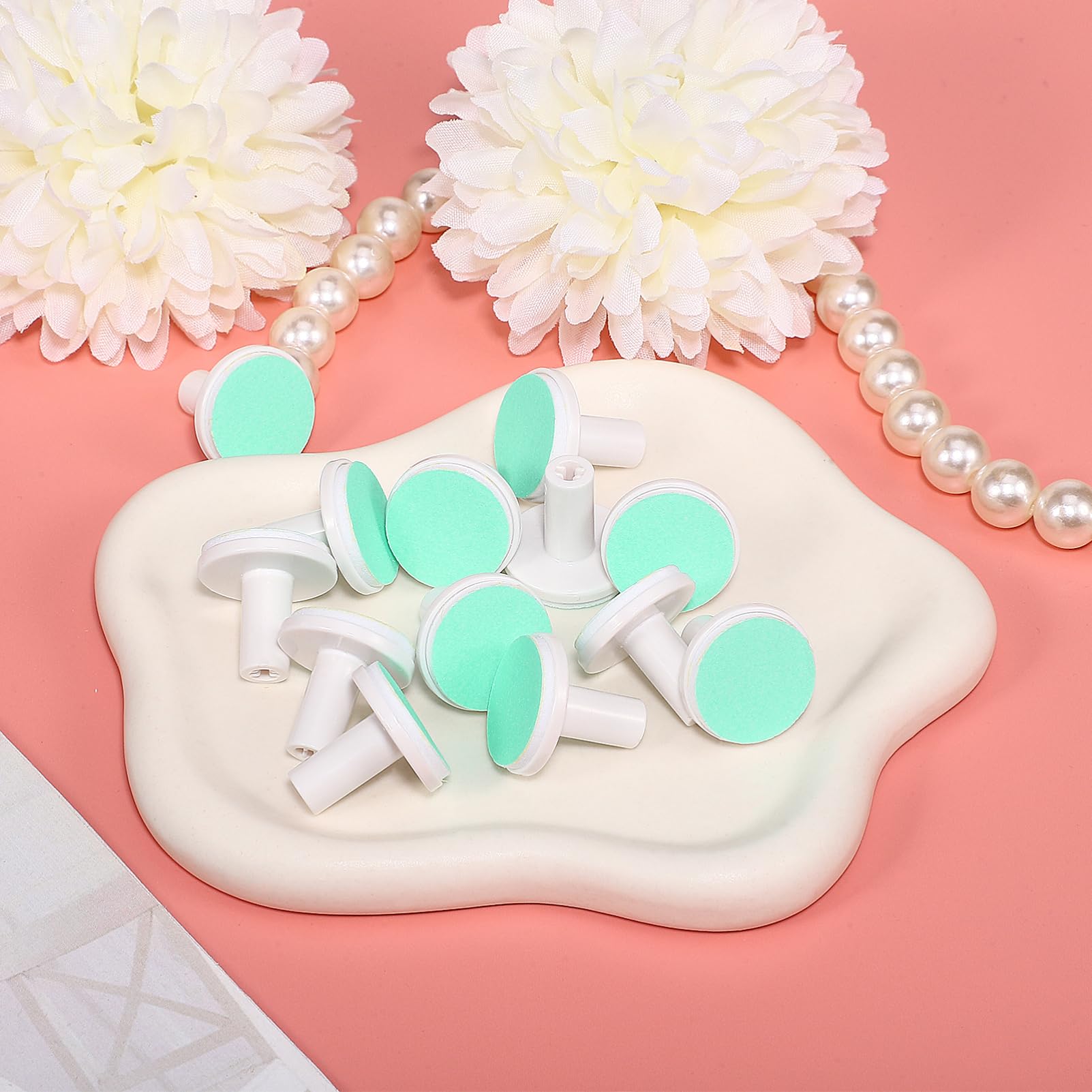 Healvian soft-material pad closeup emphasizes gentle contact.