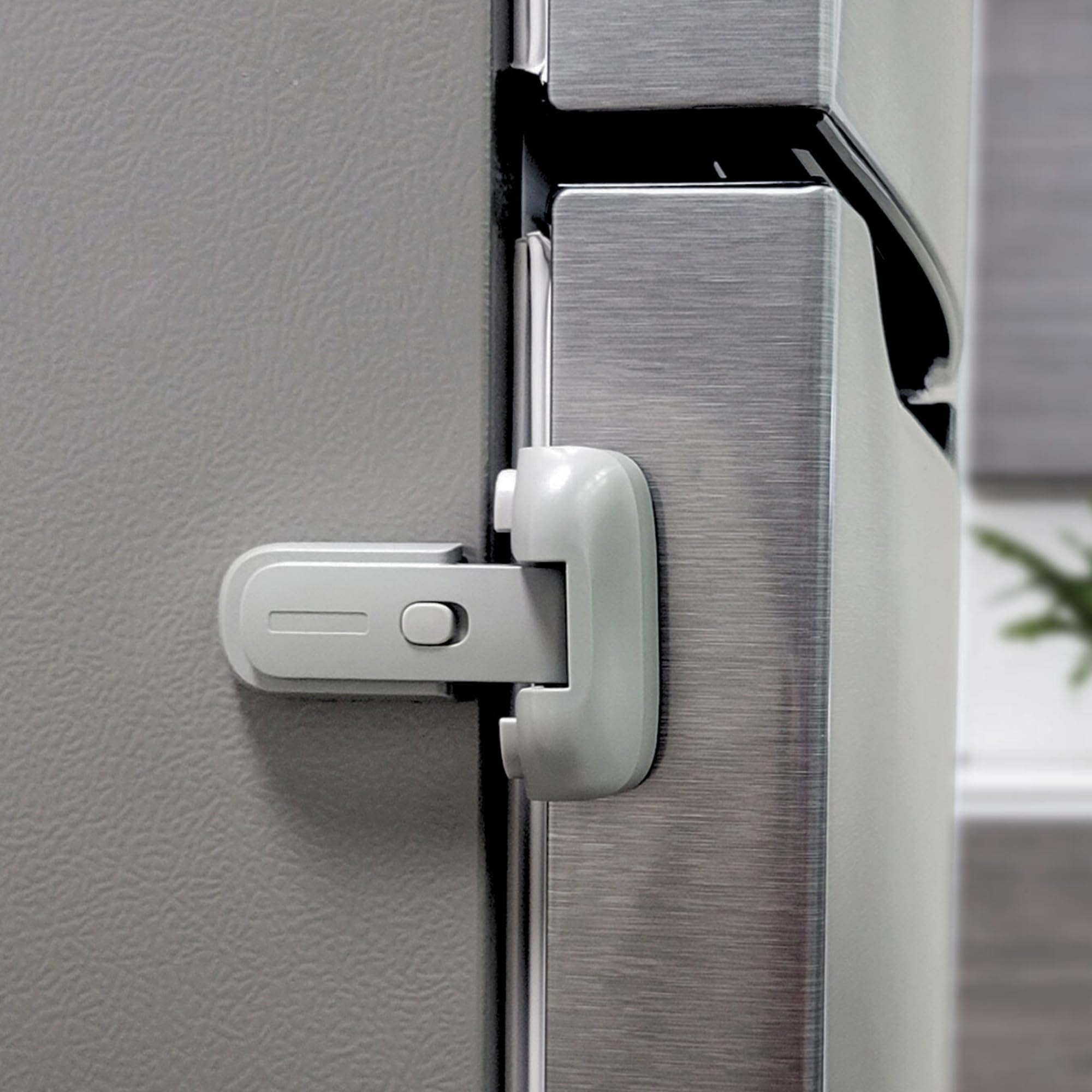 Heart of Tafiti fridge lock demonstrates kid safe use on a fridge door