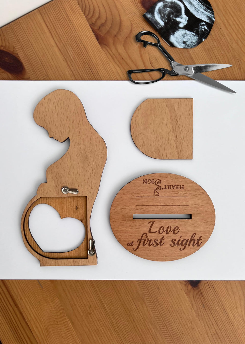 Heart's Sign frame makes a meaningful gift for pregnant women.