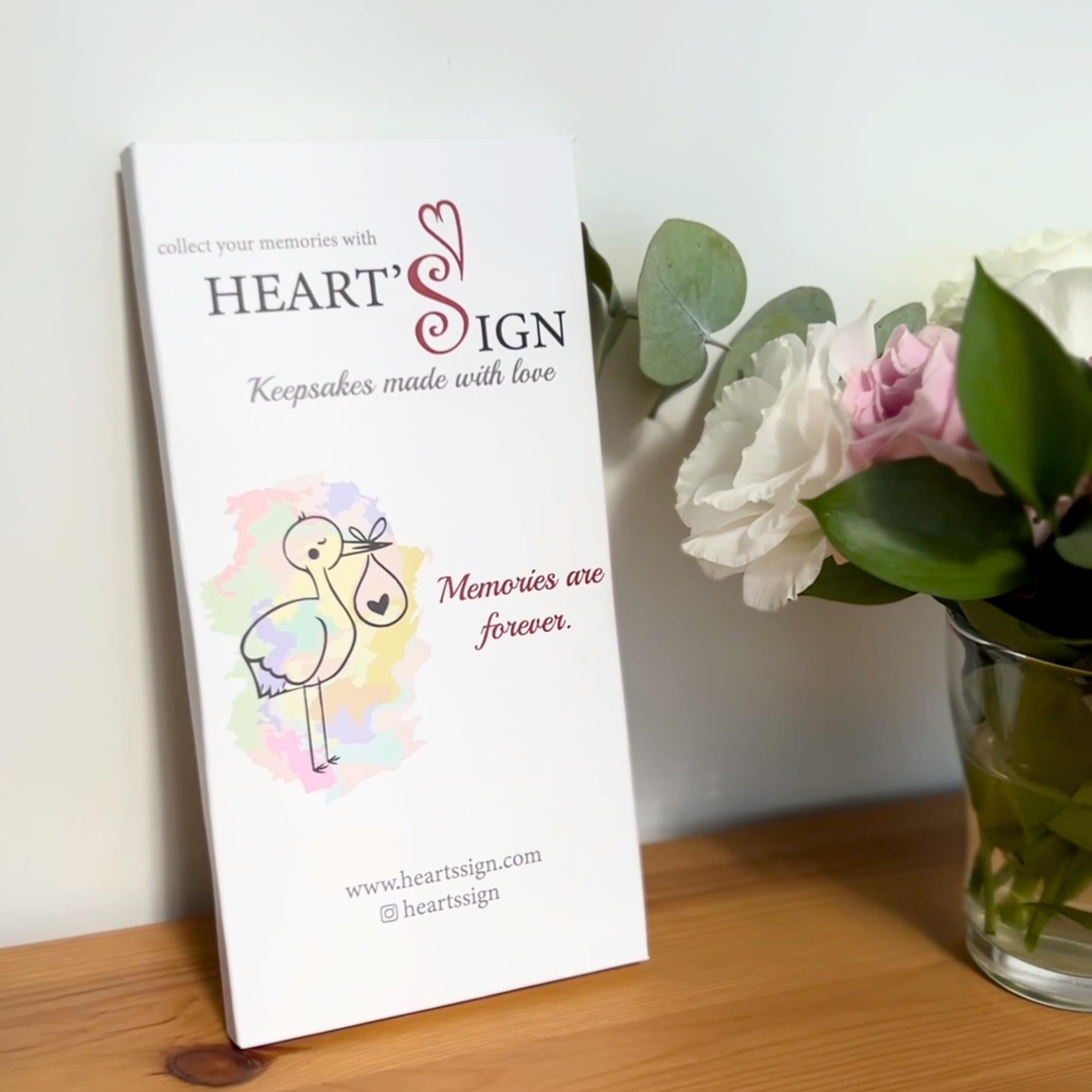 Heart's Sign ultrasound photo slot size ensures a neat fit.