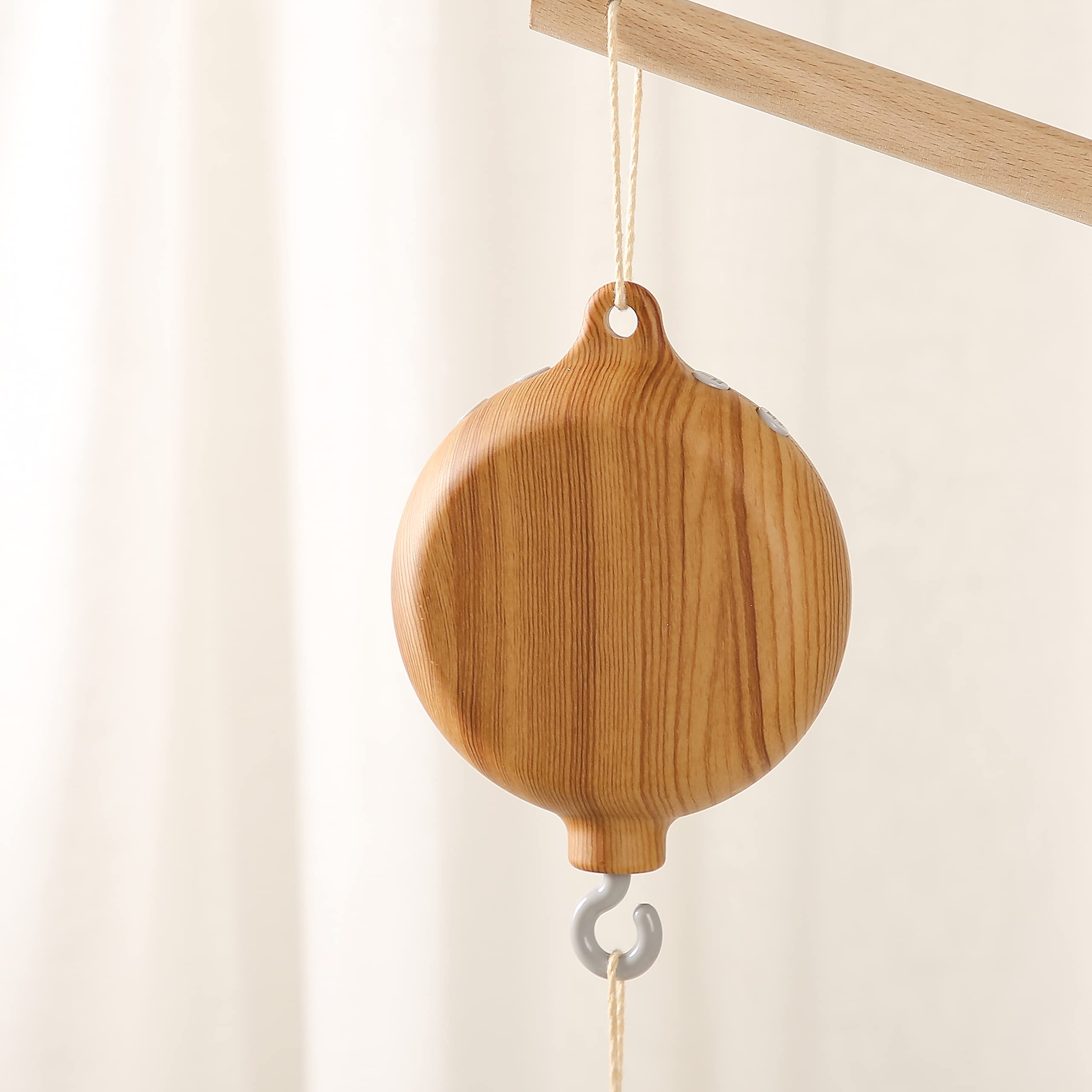 HI BABY MONMENT volume control allows a comfortable sound level.