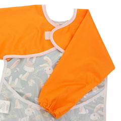 Hi Sprout catch-all pocket keeps crumbs off the floor.