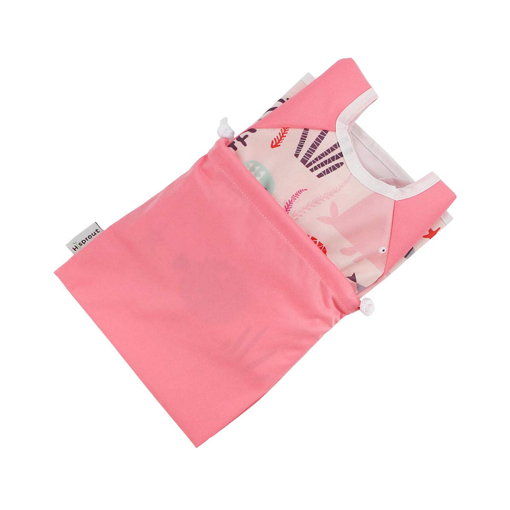 Hi Sprout sleeved bib features a flip pocket to catch spills.