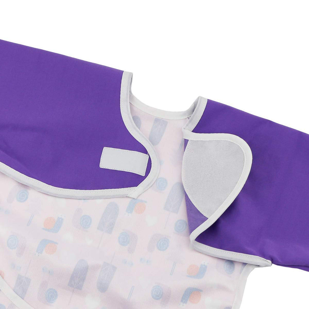 Hi Sprout sleeved bib is machine washable for easy cleaning.