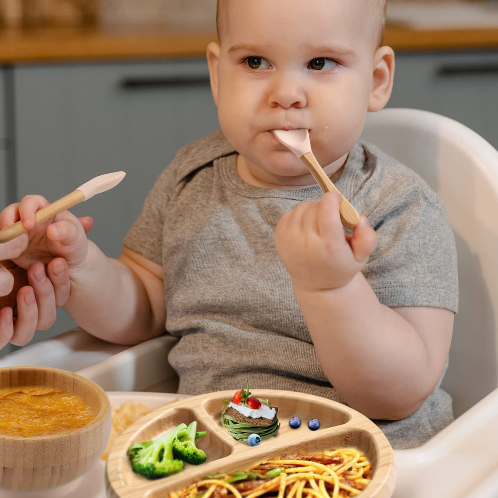 HI BABY MONMENT three-section plate for easy food separation.