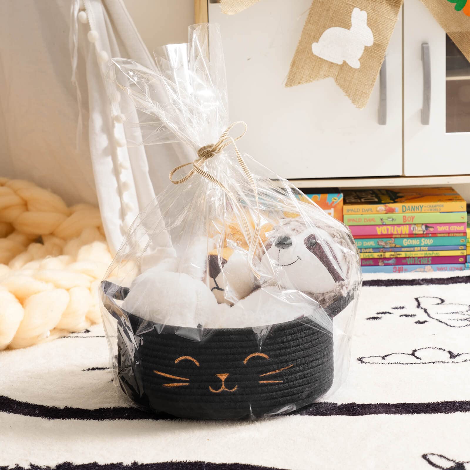 HiChen folded-flat-storage-basket demonstrates easy storage when not in use.