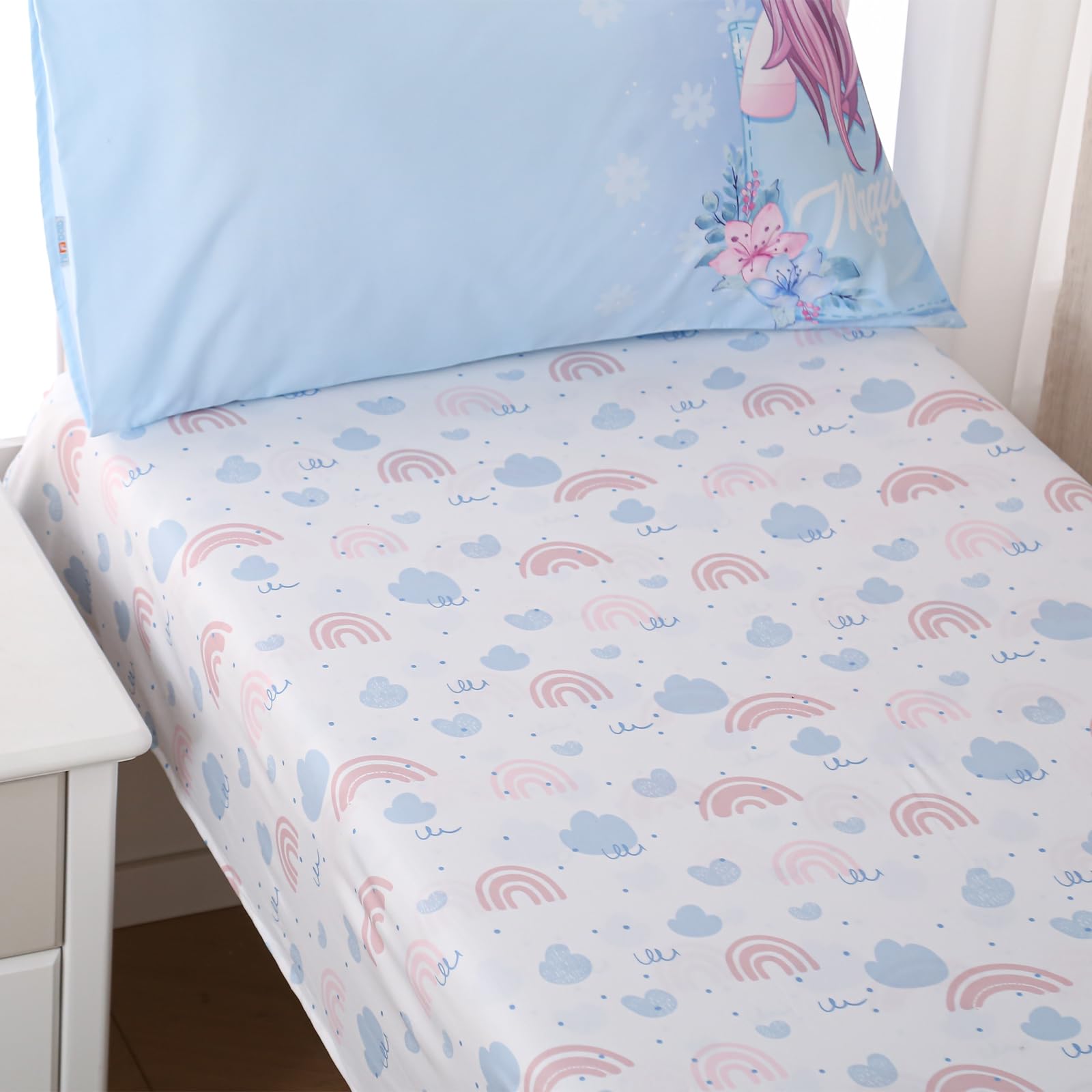 Hilabab unicorn fitted sheet provides a secure, snug fit on a toddler bed.