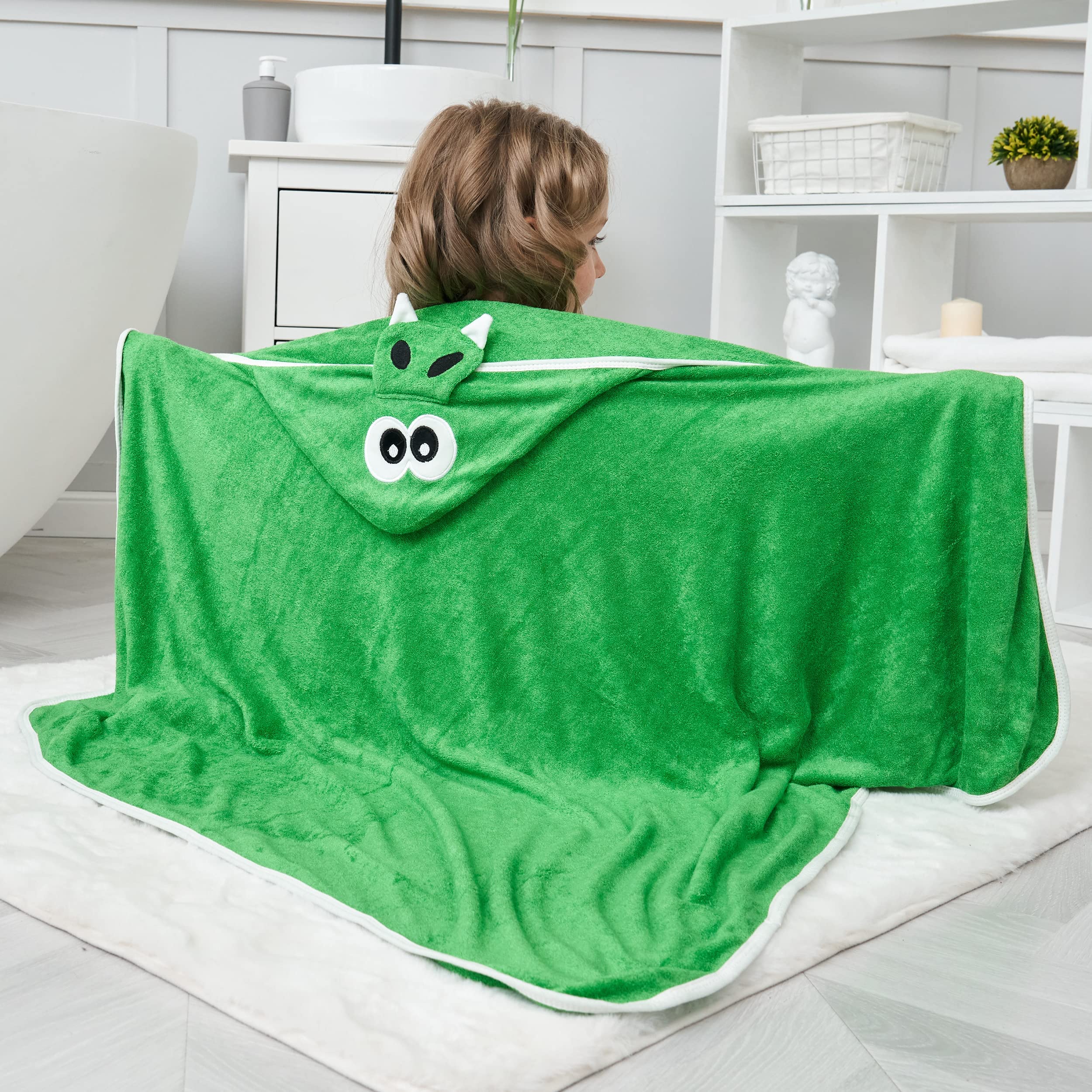 HIPHOP PANDA absorbent baby towel—gentle on tiny skin after bath