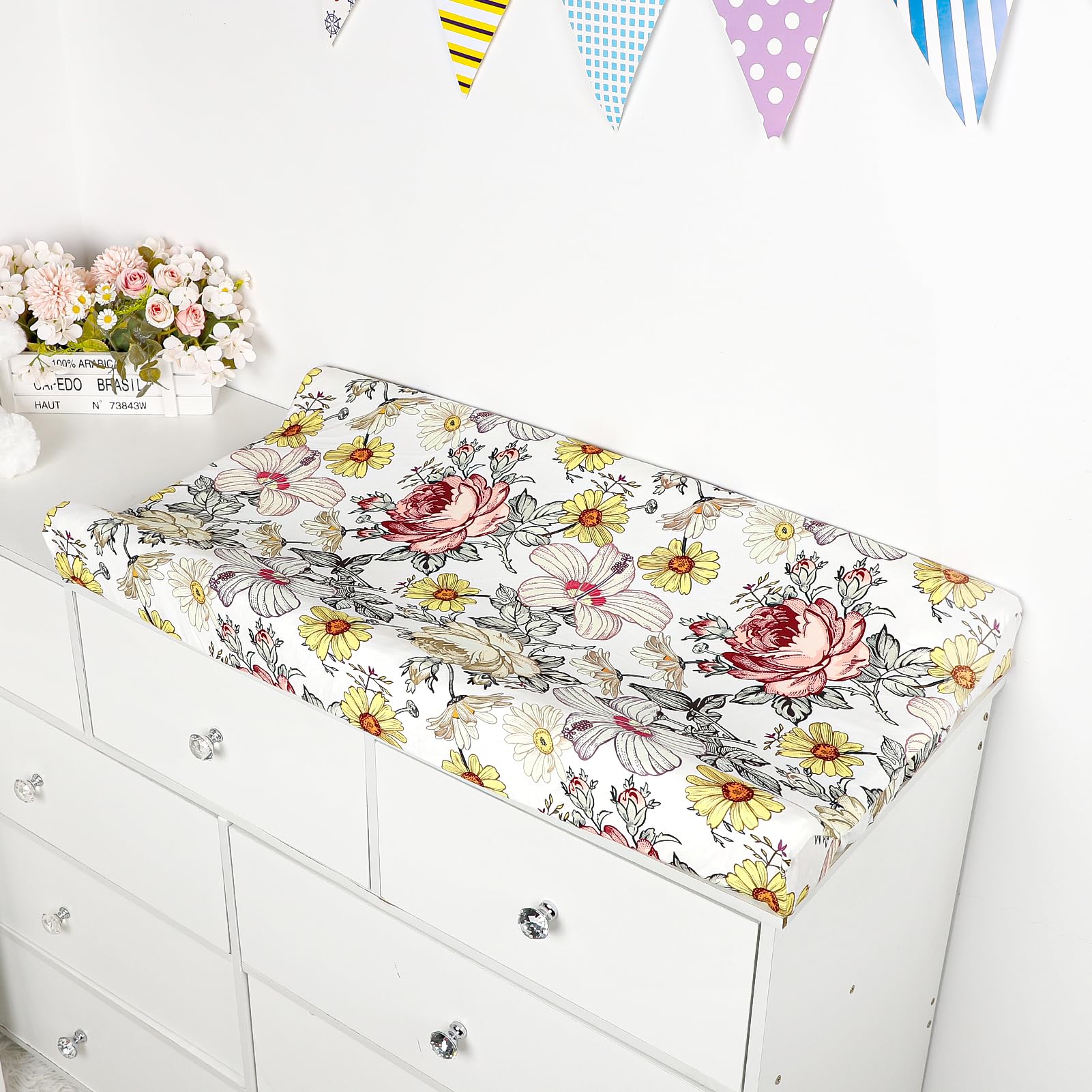 HNHUAMING changing pad cover delivers a comfortable surface after baths for baby and caregiver.