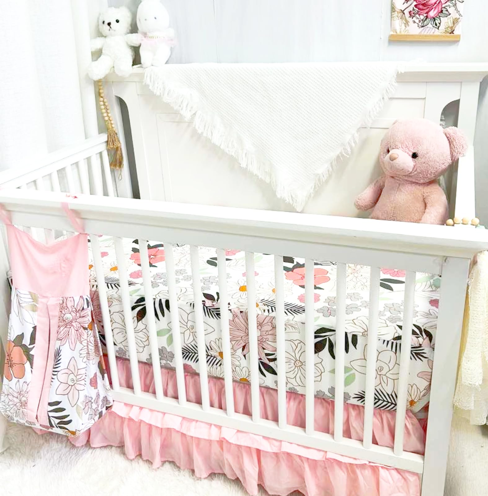HNHUAMING soft crib quilt and accessories create a comforting nursery.