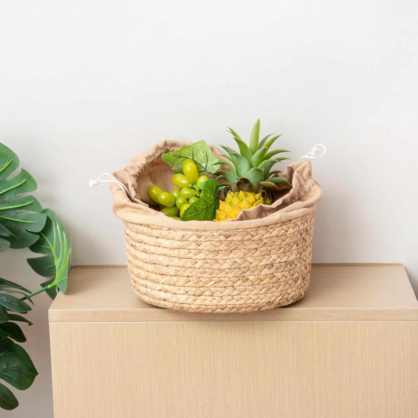 HODAKJUE nursery toy organizer keeps plush toys neatly stored.