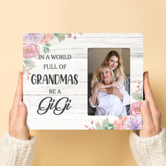 HODODAN Gigi frame on wall display keeps photos organized and visible