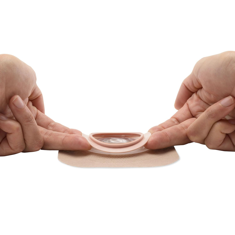 Hollister CeraPlus flexible-fit design accommodates different stoma contours for a kinder seal