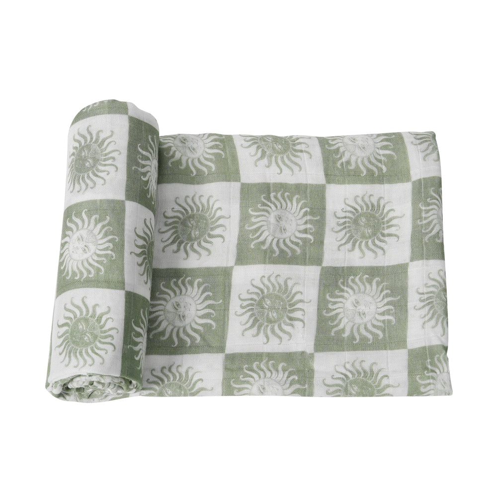 Hollyoo muslin swaddle blanket with checkered design, breathable comfort for baby