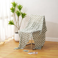 Hollyoo soft-touch muslin swaddle blanket ideal for sensitive baby skin