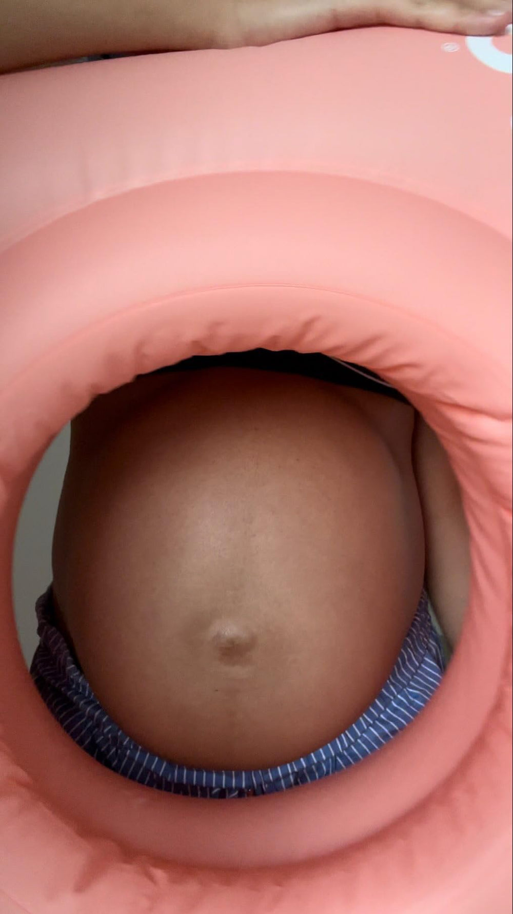 HOLO pregnancy pillow hole top view shows ergonomic design for belly relief.