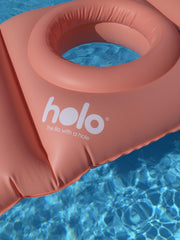 HOLO pillow ready for water and land use, ideal for relaxation.