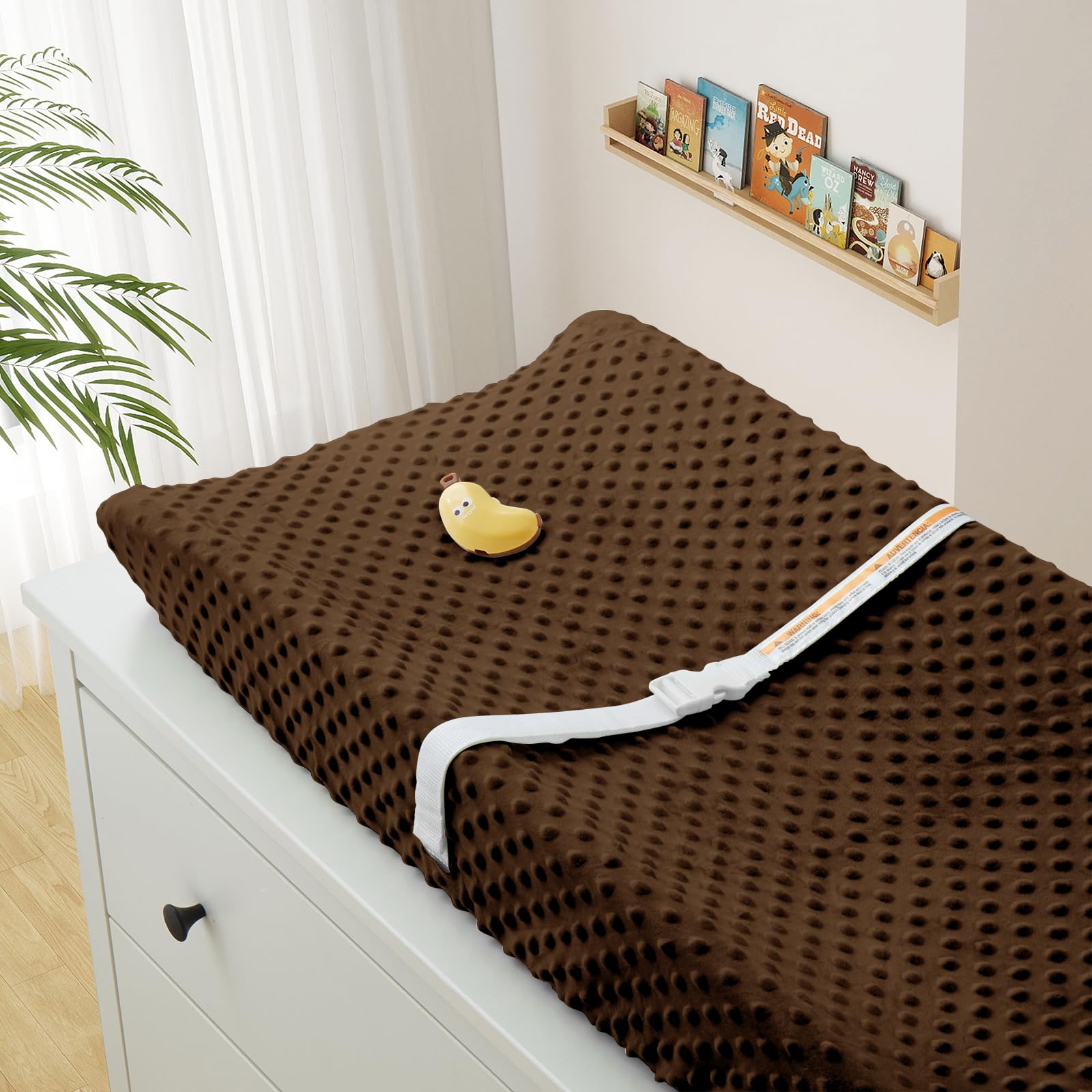Homiest white-chocolate-brown changing pad cover, cozy and durable.