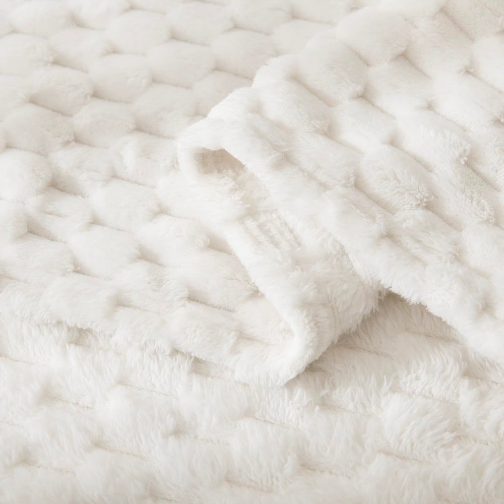 HOMRITAR plush baby blanket 30x40 inches, perfect for snuggle time and stroller use.