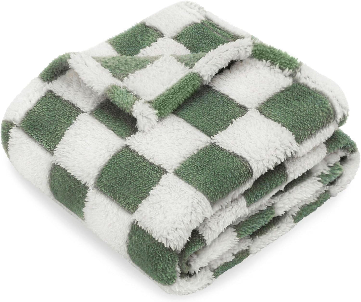 HOMRITAR 3D checkerboard-pattern baby blanket adds texture and nursery style.
