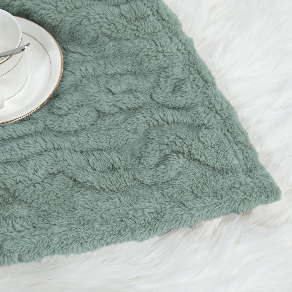 HOMRITAR 50x60 throw size perfect for laps and cuddles