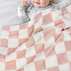 HOMRITAR fluffy fleece texture provides breathable warmth for year-round comfort.